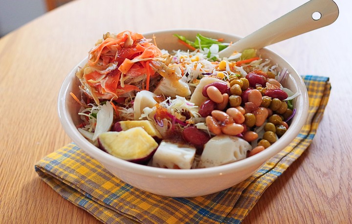 豆と根菜のサラダボウル 写真