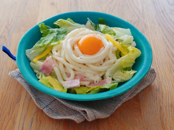 冷やし和えシーザーうどん