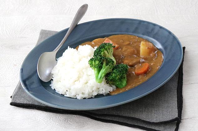 カレーライスブロッコリー添え
