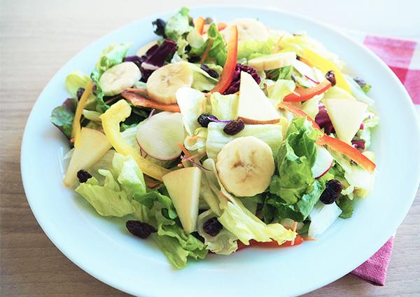 10種野菜とフルーツのサラダ