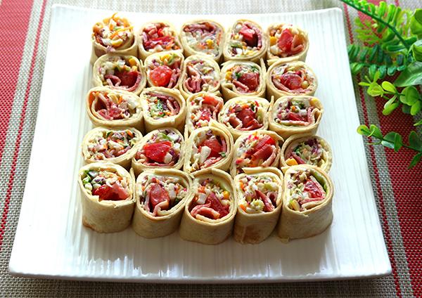 ベーコンチーズトマトのくるくるトルティーヤ