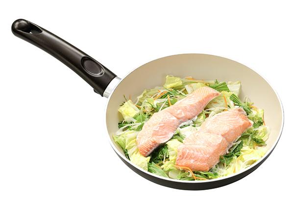 白菜と鮭のフライパン蒸し