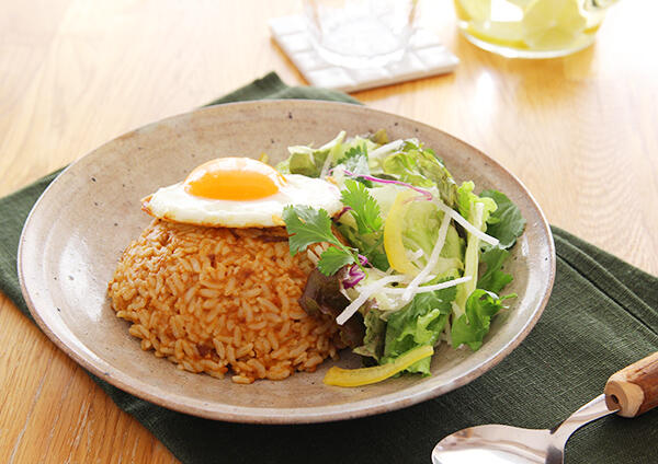 カレーチャーハンアジアンサラダ添え