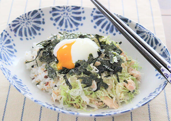 とろ～り半熟たまごと千切りキャベツのヘルシー丼