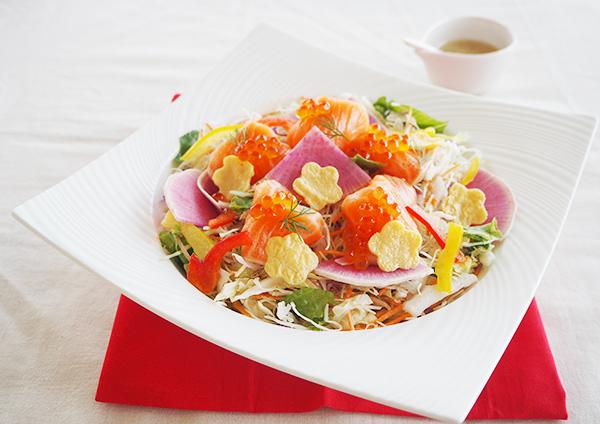 サーモンといくらの華やかサラダ