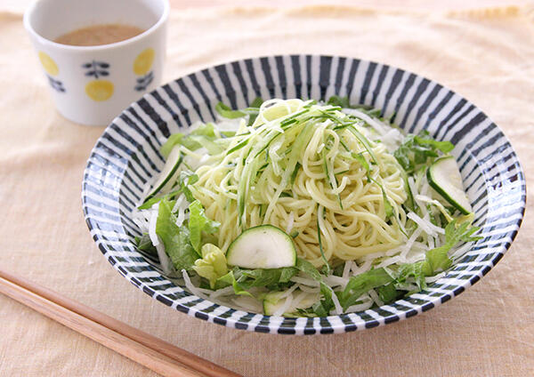 緑の夏野菜のサラダラーメン