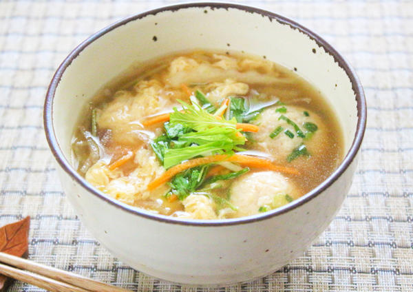 生姜でほっと温まる鶏団子スープ
