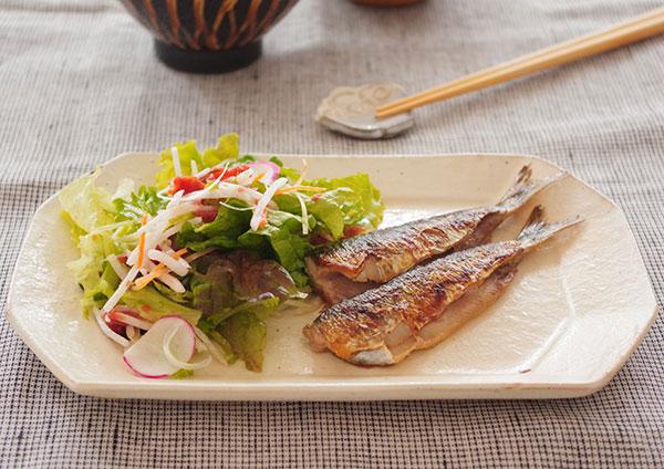 いわしの塩焼き 梅和えサラダ添え