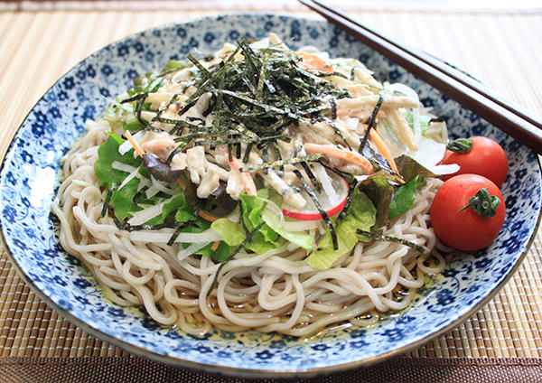 胡麻ドレ風味やわらかごぼうのサラダそば