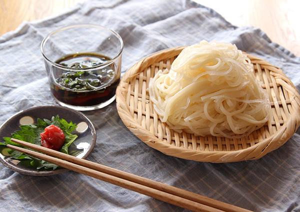 ベジざるうどん梅じそ風味