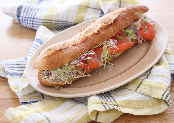 野菜とサーモンのレモンマリネサンド