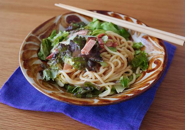レタスと焼き豚の和え麺