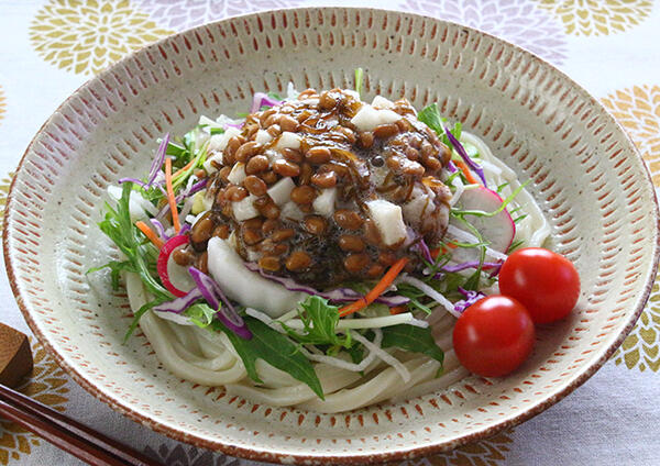 もずく納豆と長芋のつるシャキサラダうどん