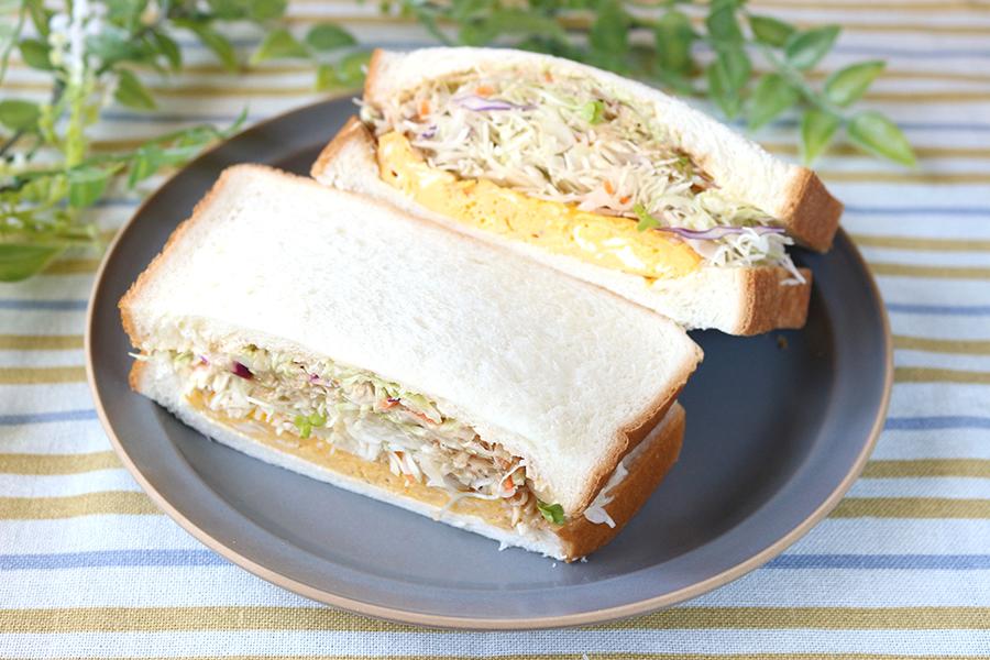 厚焼きたまごとたっぷり野菜のマヨソースサンド