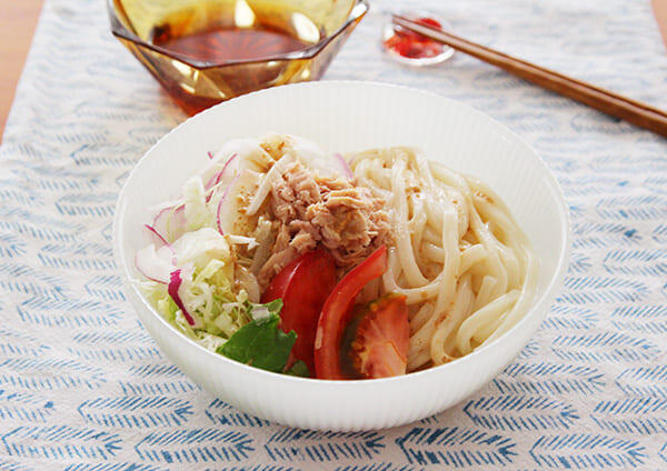 玉ねぎとツナのサラダつけうどん レシピ サラダクラブ