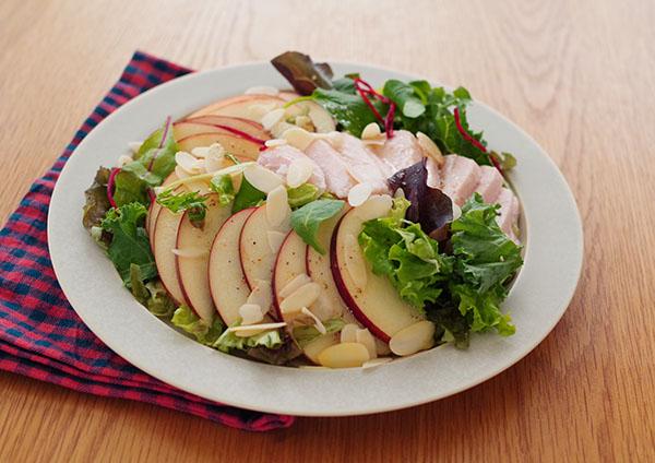 チキンとりんごのパワーサラダ