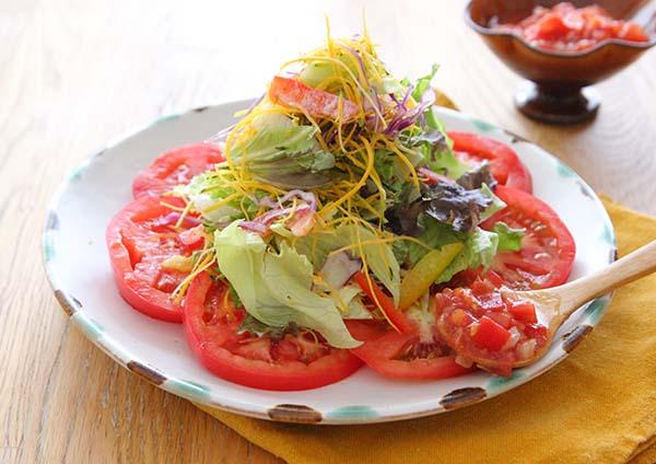 かぼちゃミックスとトマトのサラダトマトソース添え
