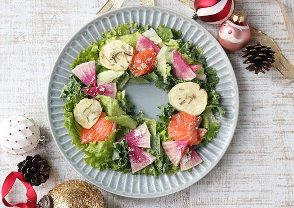 紅芯大根とサーモンのリースサラダ