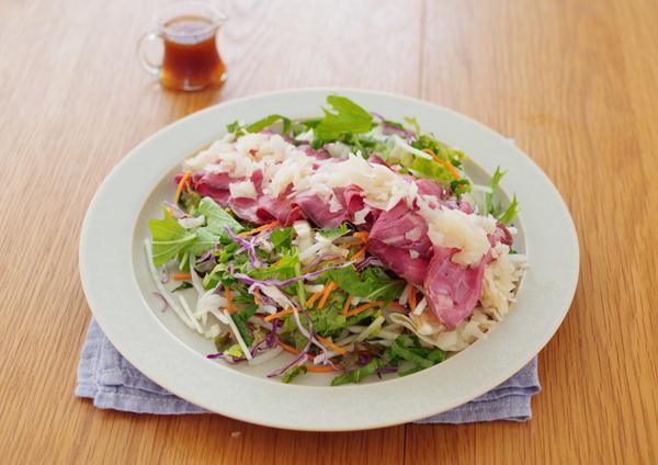 ガリと青じそのローストビーフサラダ