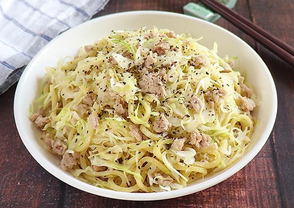 千切りキャベツの塩だれ焼きそば