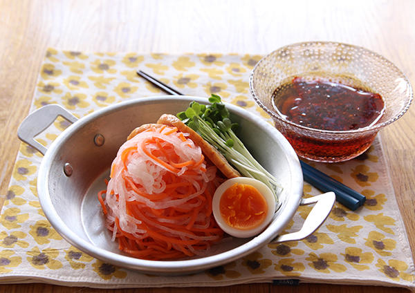 だいこんとにんじんのピリ辛つけ麺風