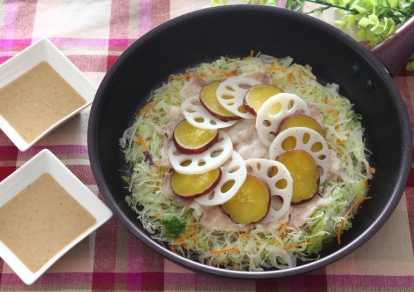 キャベツと豚ばら根菜のフライパン蒸し