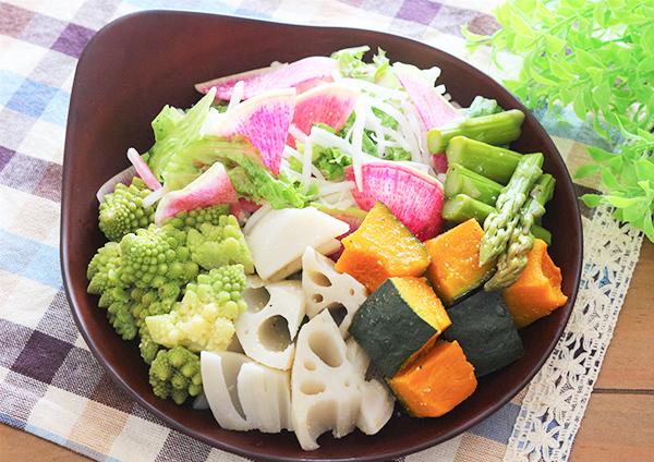蒸し野菜と紅芯大根のサラダ