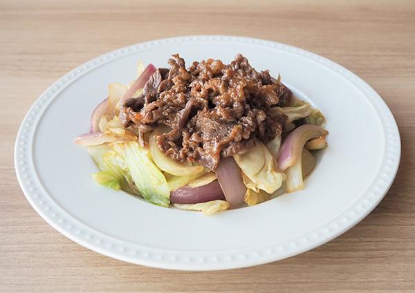 味付け肉と野菜の炒め物