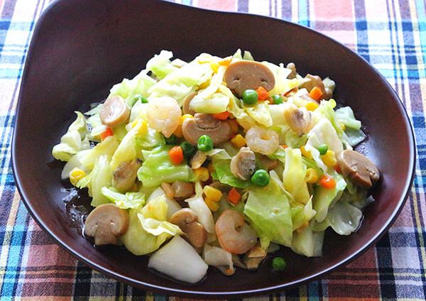 野菜とシーフードのガーリックオイル炒め