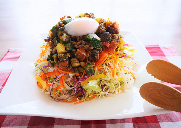 夏野菜キーマカレーサラダ