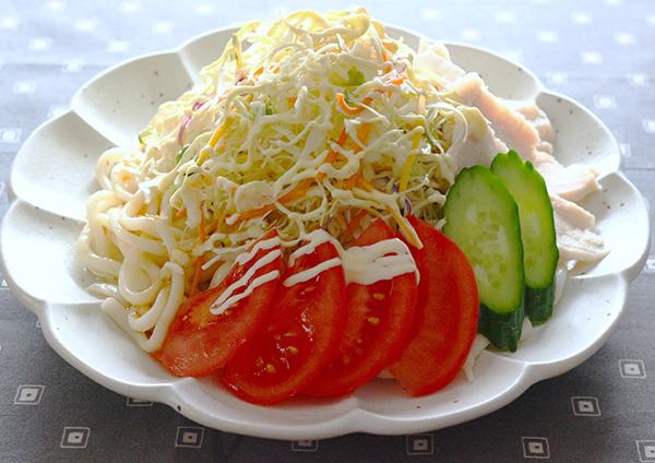 簡単！野菜とチキンのサラダうどん