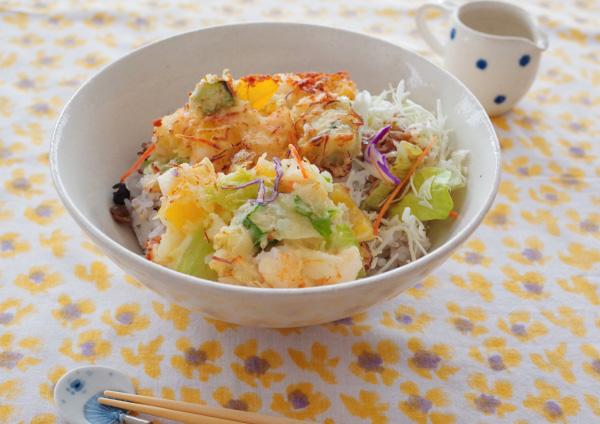 ミックスサラダと夏野菜の洋風かき揚げごはん