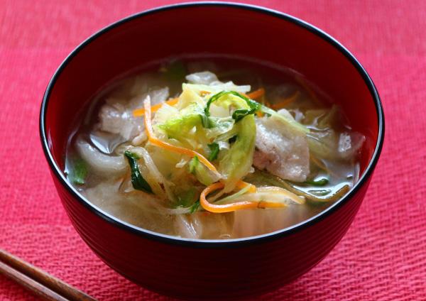 野菜たっぷり豚汁