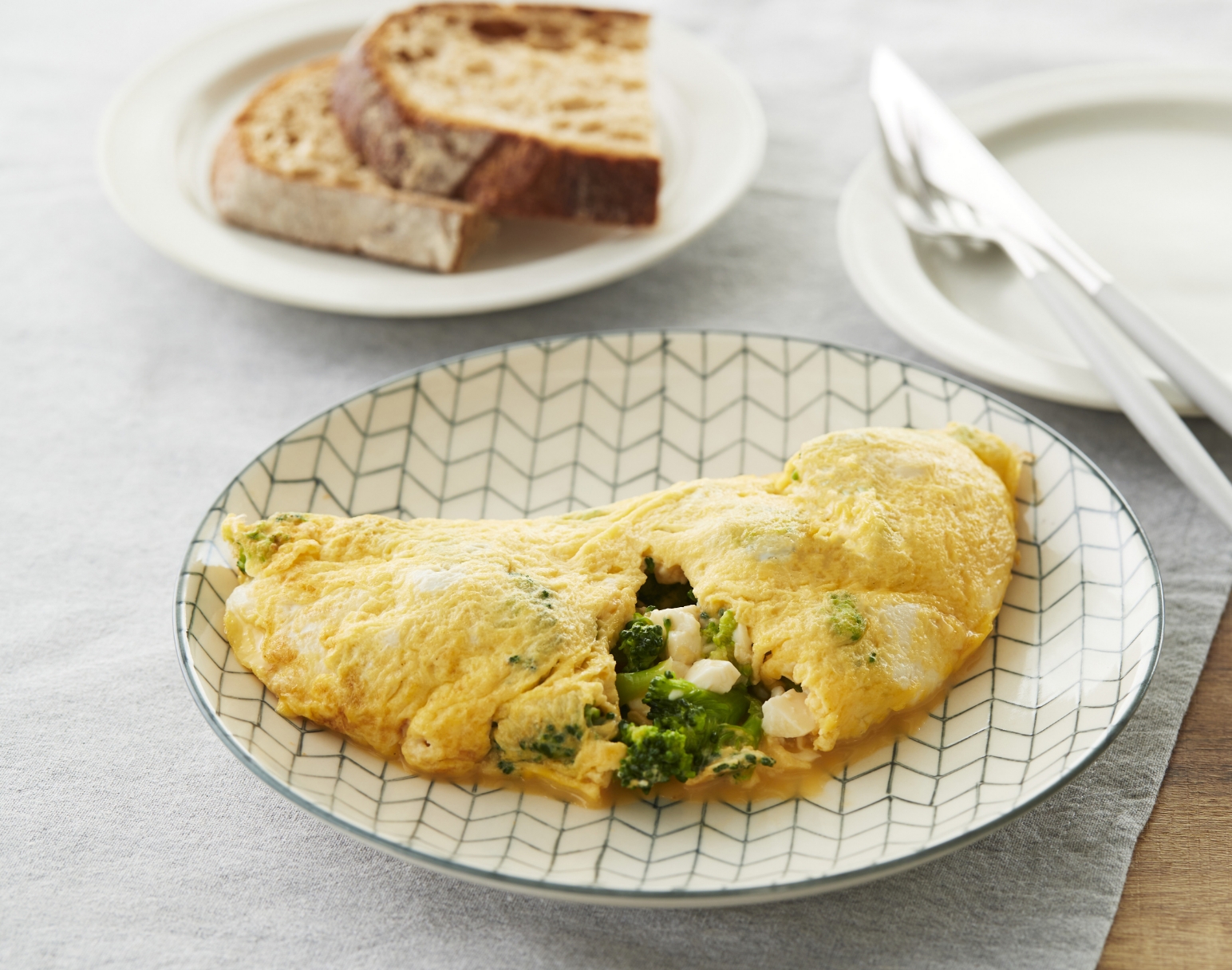 ブロッコリーと豆腐のふんわりオムレツ 写真